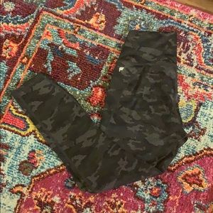 Fabletics High-Waisted PowerHold 7/8 legging